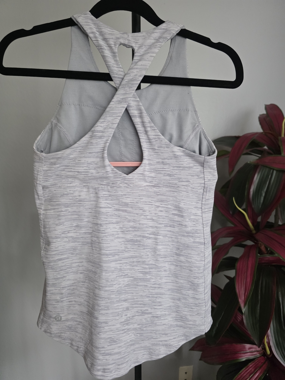 Lululemon Space Dye Heathered Gray Criss Cross Strappy Back Tank Top Size 4 - Picture 3 of 5